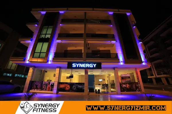 Synergy Fitness Buca dış cephe ve salon girişi